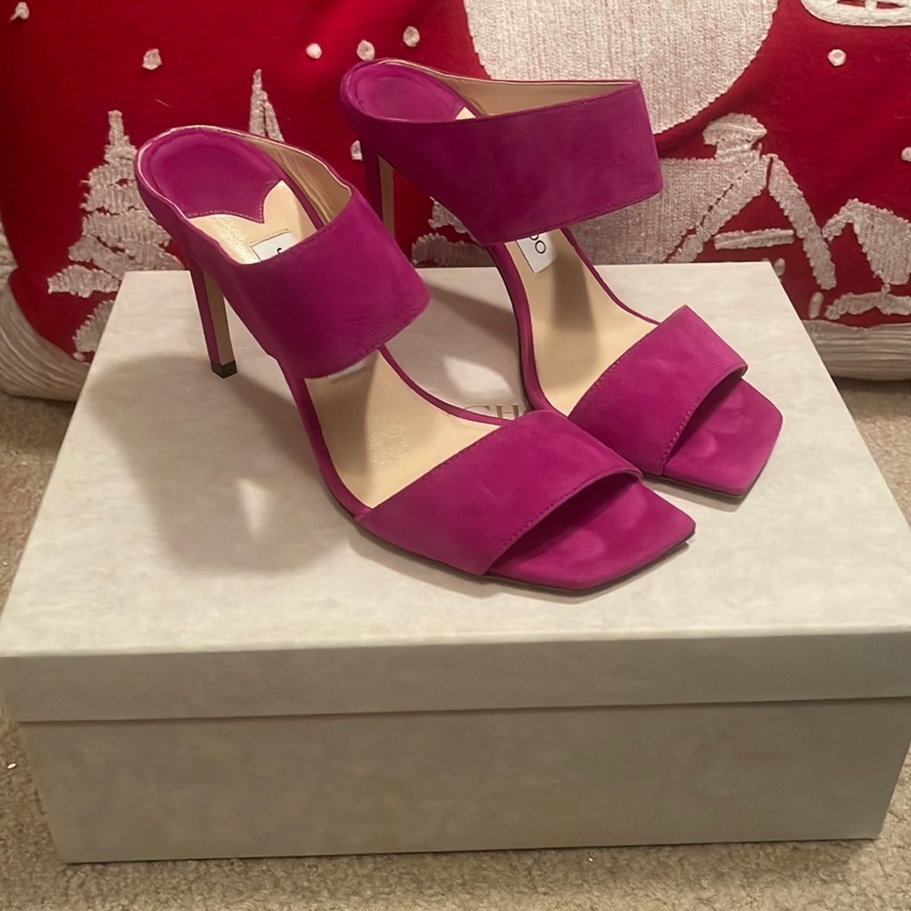 Jimmy Choo Hira Pumps in Magenta
